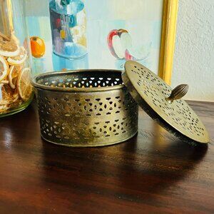VTG Brass Pierced Open Filigree w/ Lid Potpourri Incense Trinket Box Jewelry Box